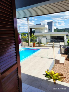 Quarto, piscina, ar condicionado